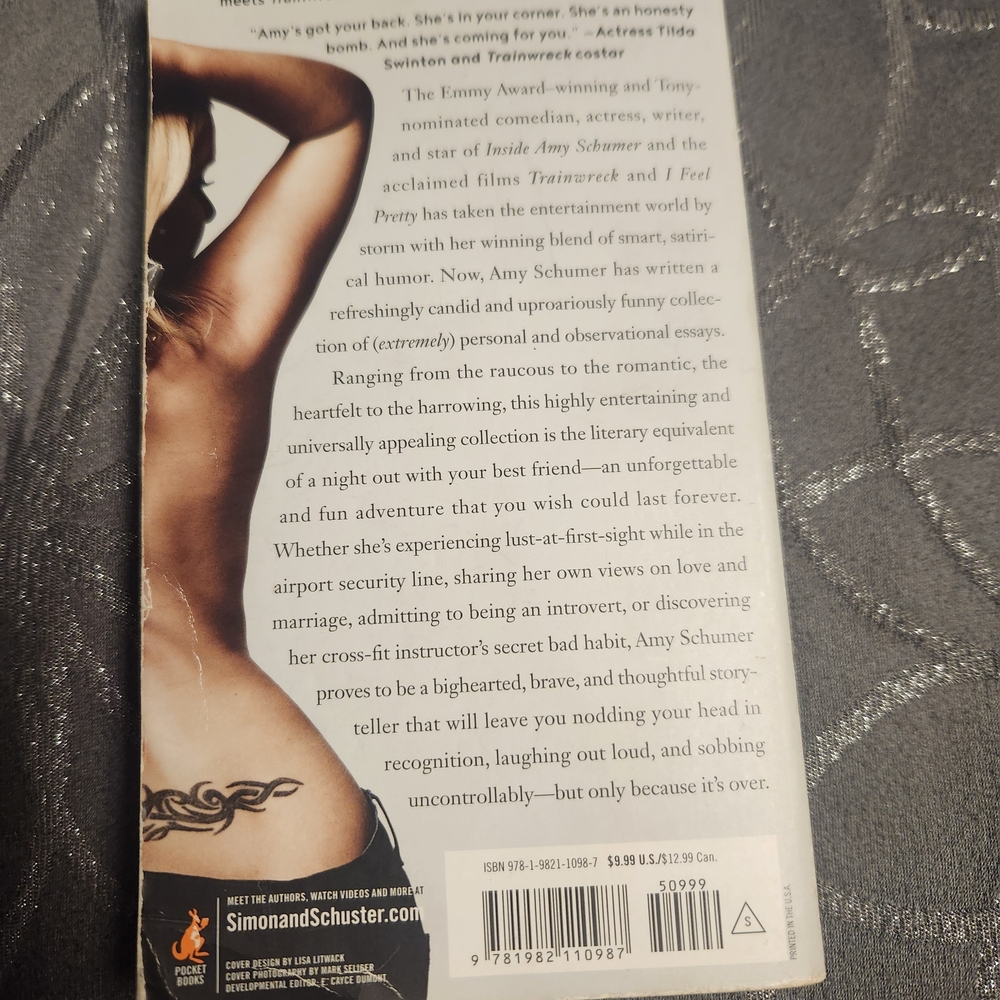 Amy Schumer "The Girl With the Lower Back Tattoo" Paperback - Blonde Cover - Picture 2 of 3